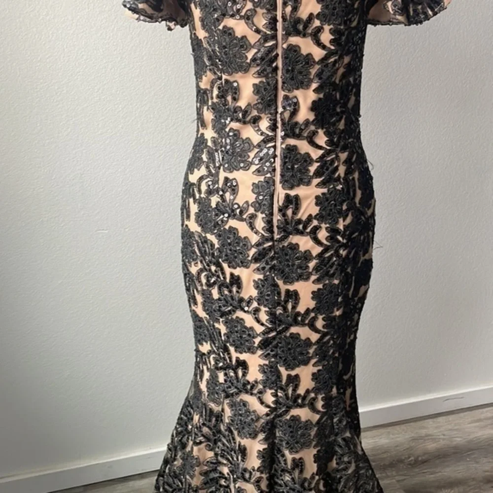 NWT Mia Paluzzi gown black sequin Floral  EXQUISITE! size 4